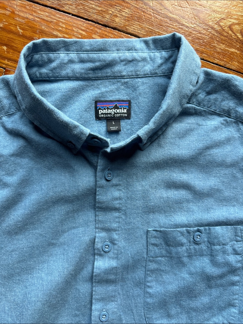 Patagonia Organic Cotton Men’s Button-Down Flannel Shirt in Soft Blue. Size L